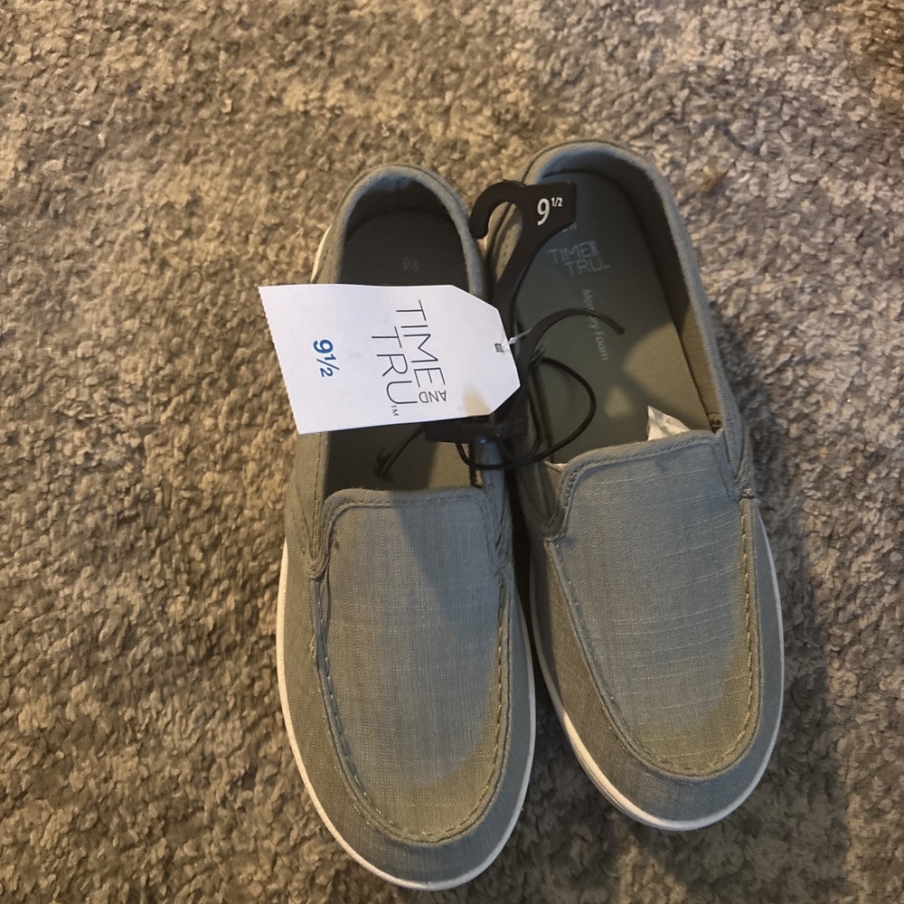 Time And Tru Men's Shoes Memory Foam Gray 9.5 Slip-On NEW WITH TAGS
